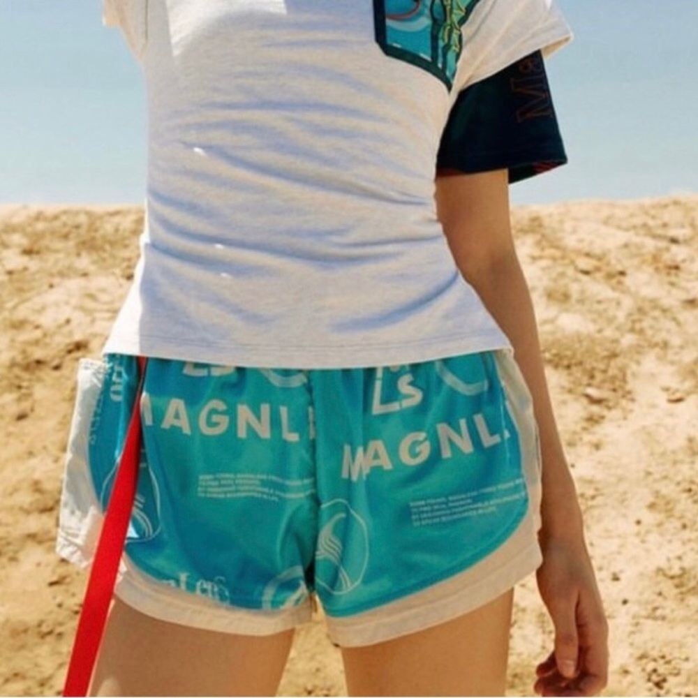 MAGNLENS Women’s Lake Blue Buckle Belt Shorts Size Large